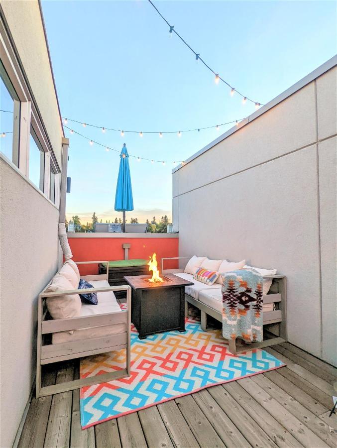 Monki Di Executive Suites - Glas - Luxury Inner City Home 3 Min To Downtown W Private Rooftop Patio Fireplace YYC Esterno foto